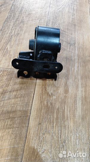 Подушка двигателя Тойота Надия