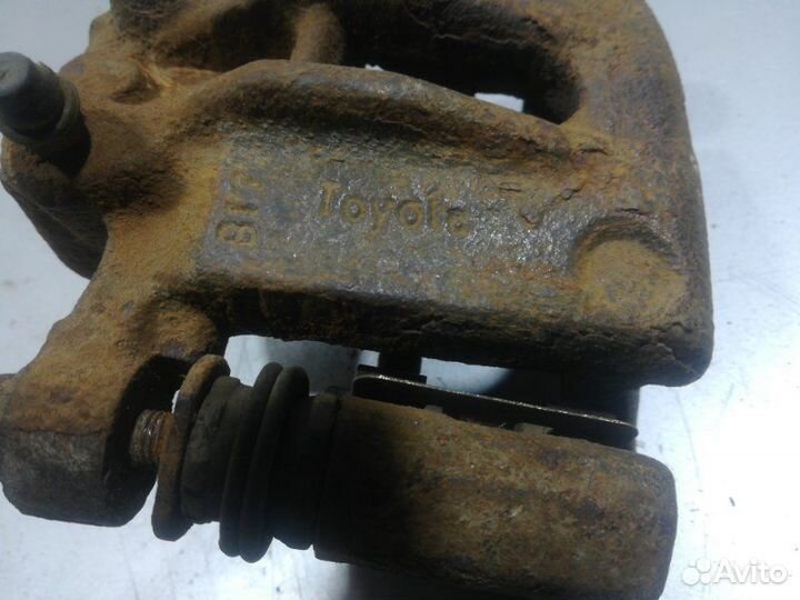 Суппорт задний левый Toyota Corolla 120