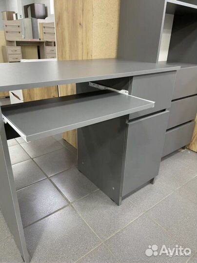 Стол письменный