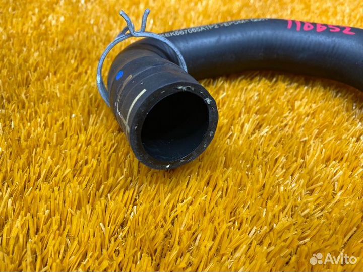 Патрубок системы охлаждения Mercedes-Benz C-Class