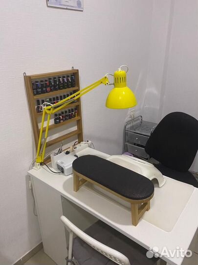 Полка навеснаядля лаков и подставка для маникюра