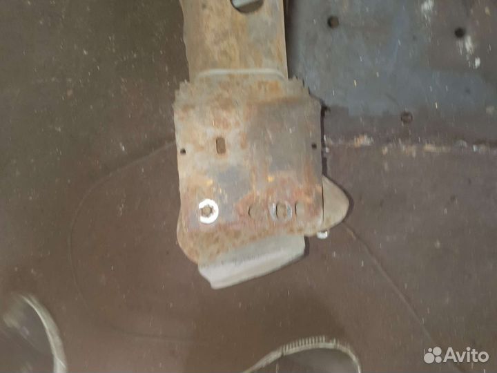 Усилитель переднего бампера Крайслер Вояджер 3