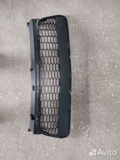 Решётка в бампер Мазда 3. седан 06-08 г.в. спорт