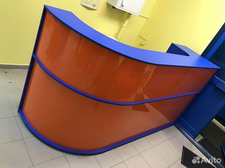 Глянцевая/матовая стойка. Индивидуальный дизайн и