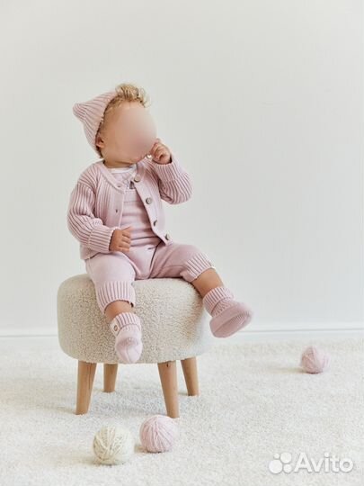 Полукомбинезон вязаный для малышей