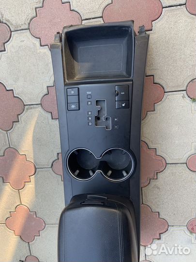 Подлокотник на Киа Мохаве 2008-2016 год