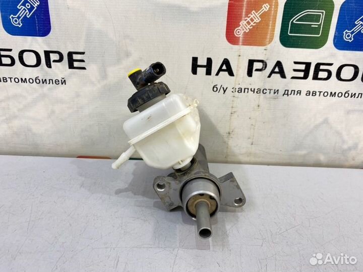 Главный тормозной цилиндр LADA Largus R90 K7M 2015