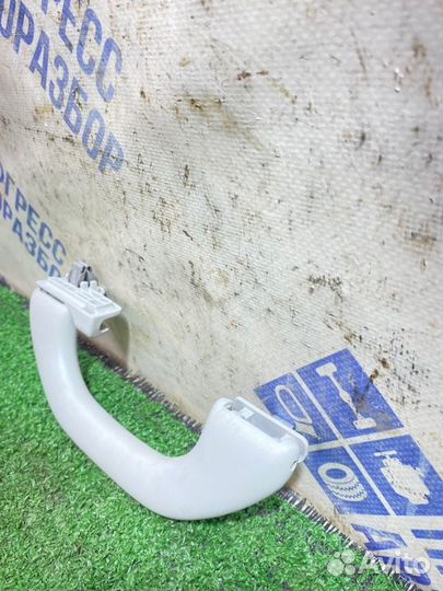 Ручка потолка задняя левая Volkswagen Jetta седан