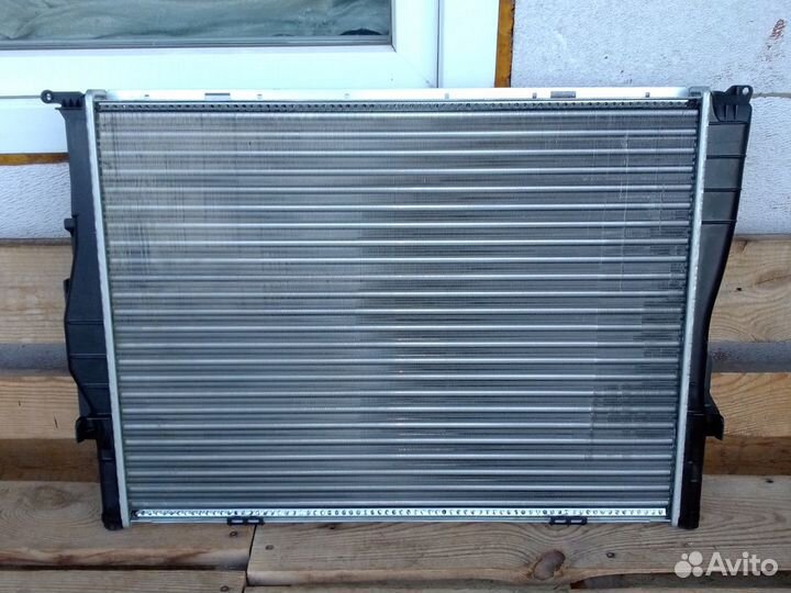 Бмв Е90, Е87 радиатор охлаждения двигателя