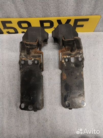 Кронштейн радиатора BMW E90 E91 E92 E81 E87 E84