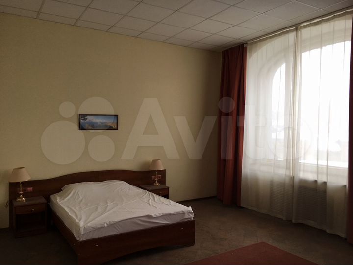 Здание, 8303 м²