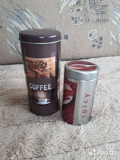 Жестяные банки для хранения