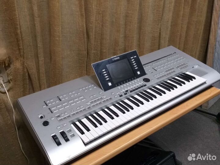 Синтезатор Yamaha Tyros 4 память 1 гБ