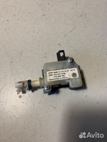 Активатор замка крышки багажника Volkswagen Jetta