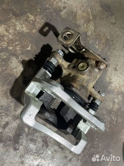 Суппорт тормозной задний правый Hyundai Solaris