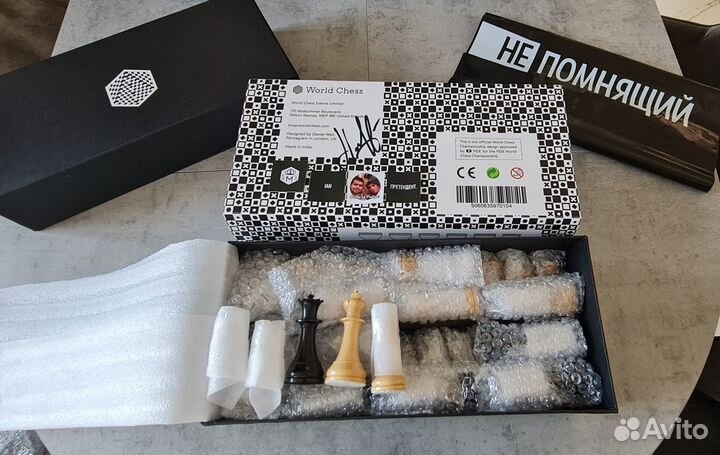 Шахматы Fide Chess с автографом Яна Непомнящего