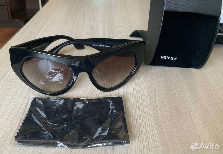 Солнцезащитные очки женские брендовые Prada