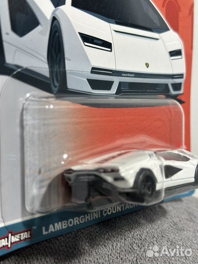 Hot Wheels Premium Lamborghini Countach LPI 800-4