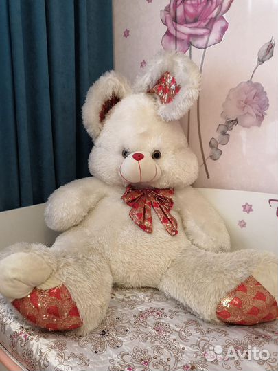 Плюшевый заяц большой