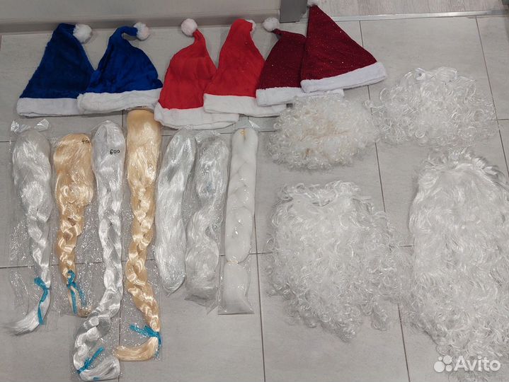 Бороды деда Мороза, парики и косы Снегурочки