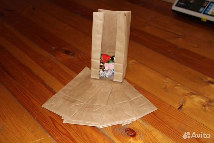 Крафт пакет с прямоугольным и круглым окном