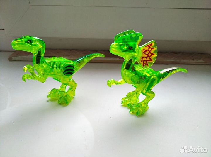 Фигурки динозавров