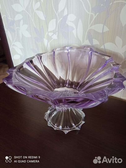 Ваза для фруктов на ножке