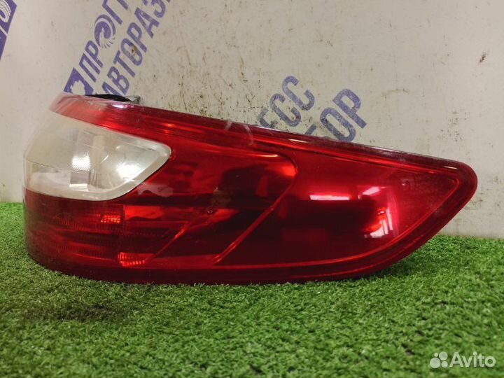Фонарь задний правый Renault Fluence седан 1.6 K4M
