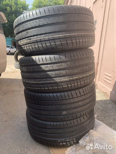 Michelin Pilot Sport 4 S 285/40 R23 и 325/35 R23