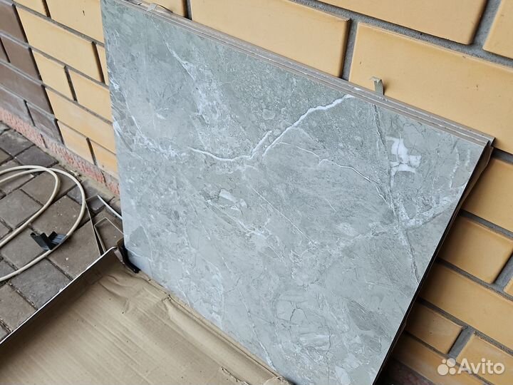 Керамическая плитка серая глянцевая Лапарет