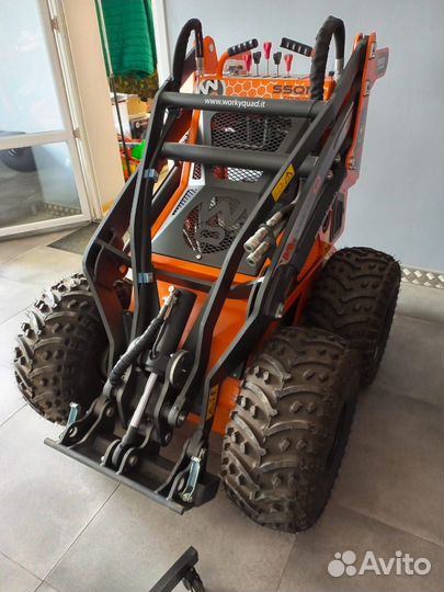 Мини-погрузчик Castloader Workyquad SSQ11