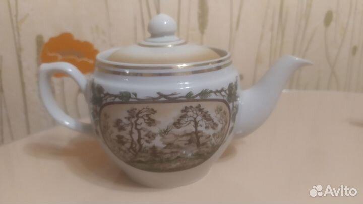 Тарелки,чайный набор,стаканы большие и малые