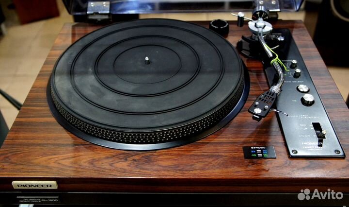 Виниловый проигрыватель
