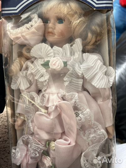 Кукла фарфоровая
