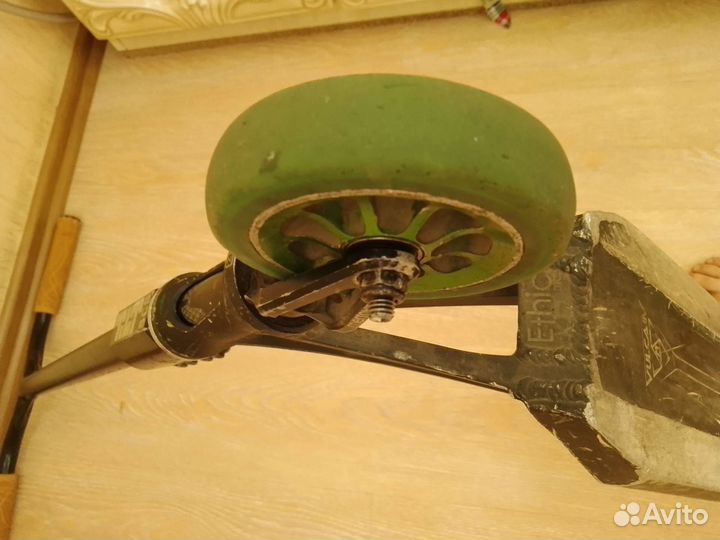 Трюковой самокат кастом в парк