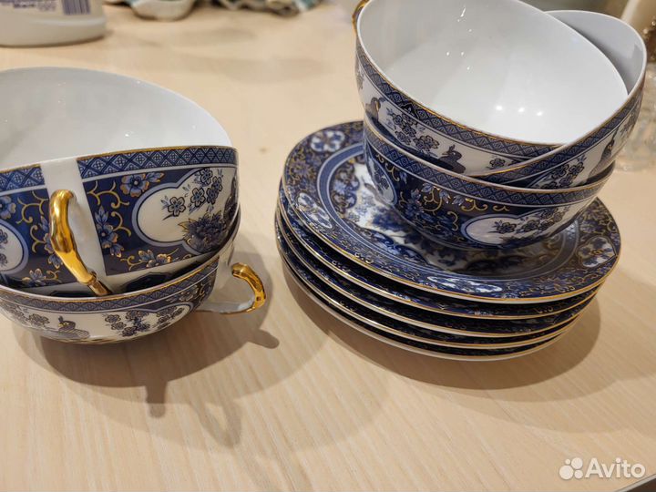 Чайные чашки с блюдцами