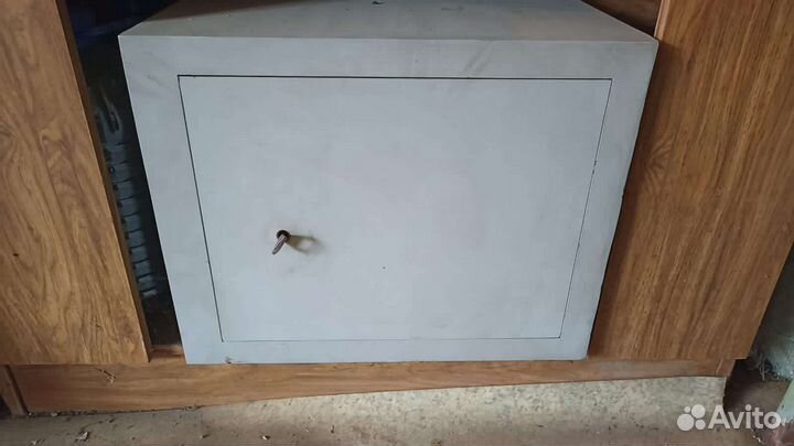 Сейф металлический