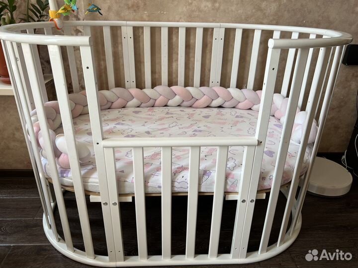 Детская кроватка с маятником круглая