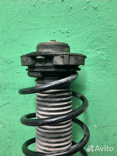 Стойка амортизатора передняя левая volkswagen Gol