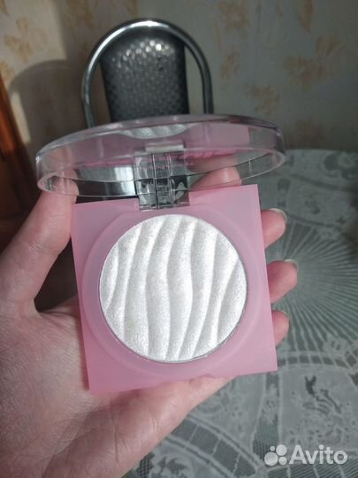 Очень красивый хайлайтер capsule milky way