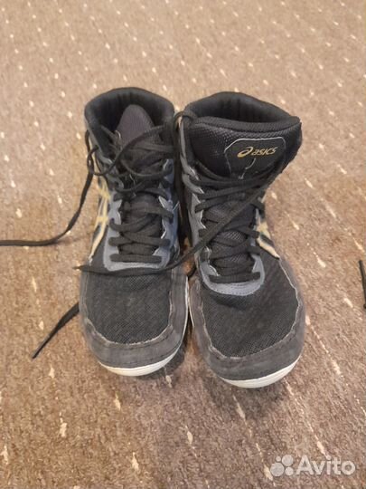 Продам бойцовки Asics