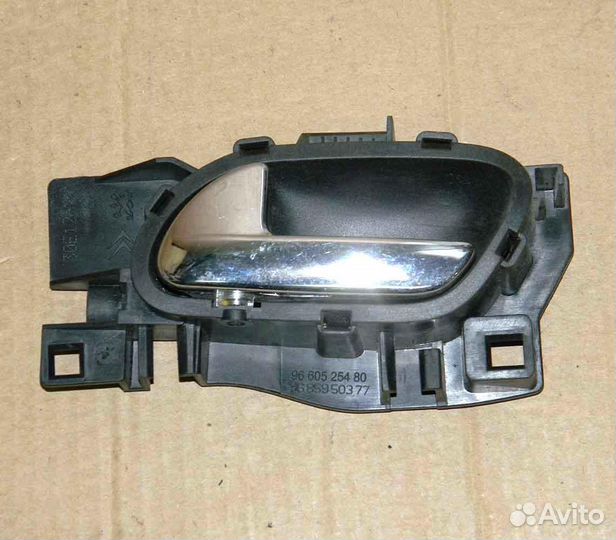 Ручка двери лев. внутр. Peugeot 208