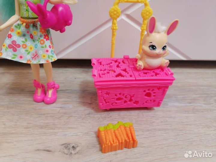 Кукла энчантималс с питомцем и клумбой