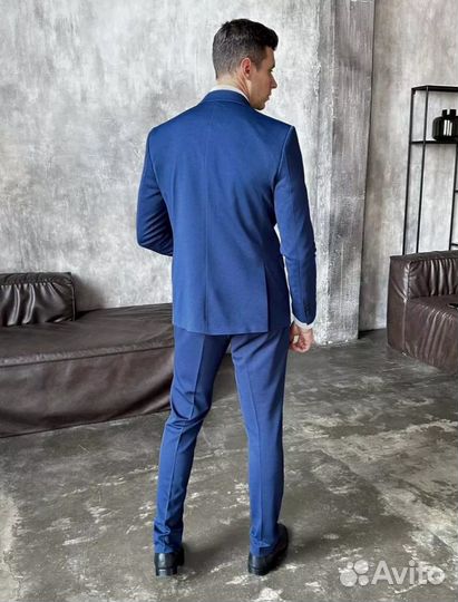 Костюм мужской тройка
