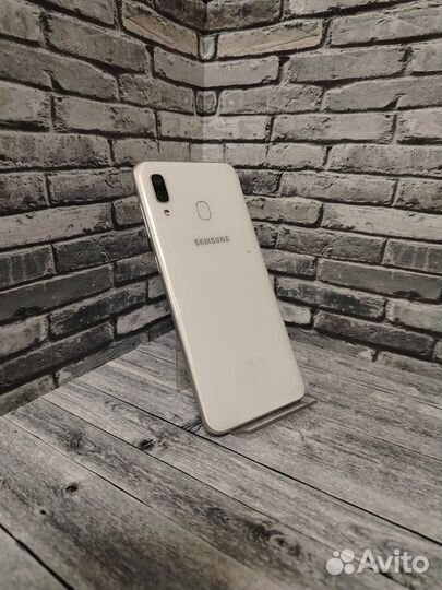 Samsung Galaxy A30, 3/32 ГБ