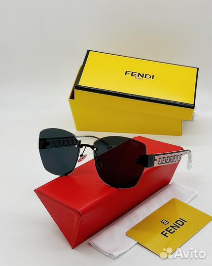 Солнцезащитные очки fendi