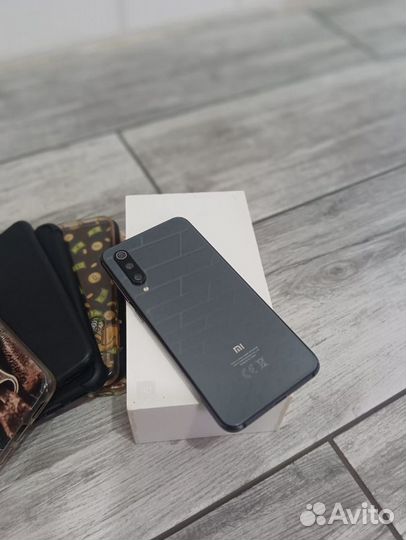 Xiaomi Mi 9 SE, 6/64 ГБ