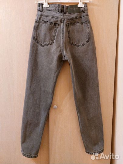 Джинсы mom fit