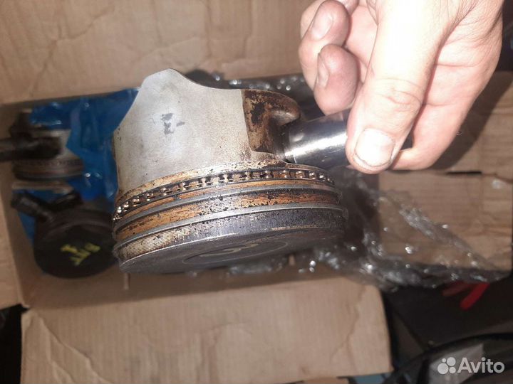 Поршень GM 7,4l