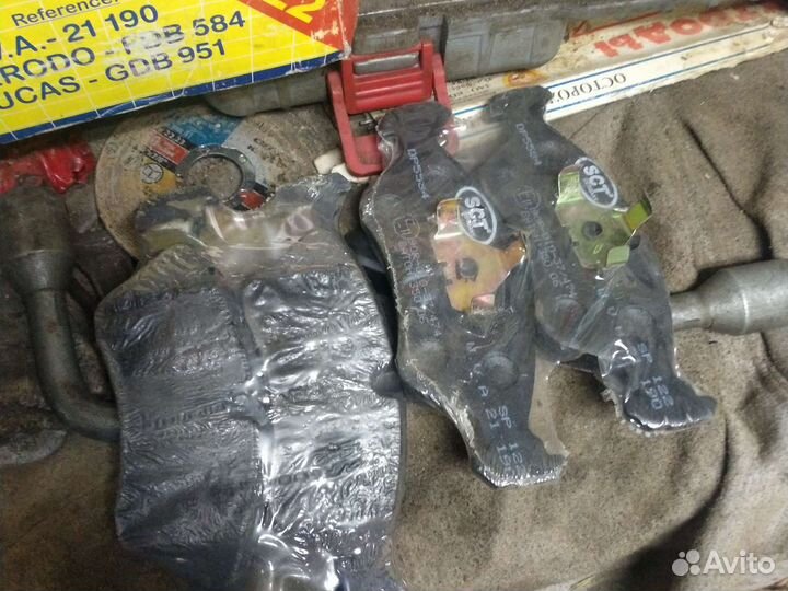 Колодки тормозные передние
